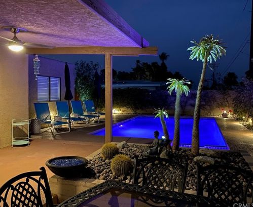377 Cabrillo Rd, Palm Springs, CA 92262-1903