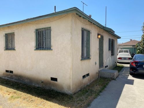 908 152nd St, Compton, CA 90220-2919