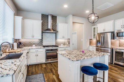 401 Templeton Dr, Fort Worth TX  76107-2252 exterior