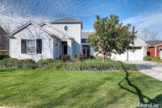 2033 Fairway Oaks Dr, Ripon, CA 95366-9360