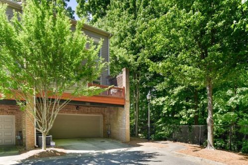 651 Lockton Pl, Atlanta GA  30342-5044 exterior