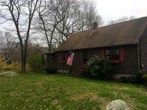 402 Buck Hill Rd, Glocester, RI 02859-1105