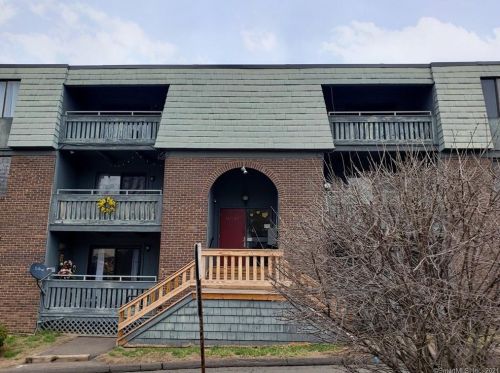 21 Trolley Crossing Ln, Middletown, CT 06457-5839