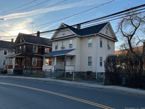 15 Burritt Ave, Norwalk, CT 06854-3704