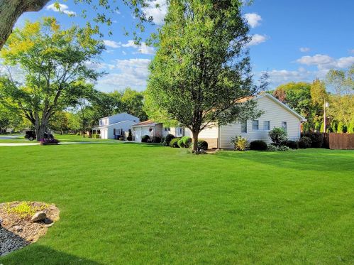 622 Magnolia Dr, Crown Point, IN 46307-4939