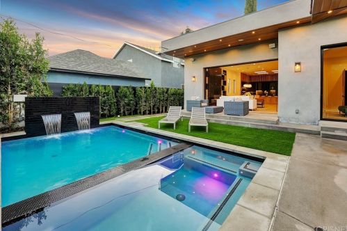 4560 Stansbury Ave, Van Nuys, CA 91423-2816