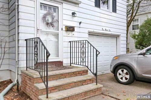132 Manhattan Ter, Dumont, NJ 07628-2208