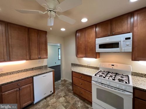 7131 Wilburdale Dr, Annandale, VA 22003-6031