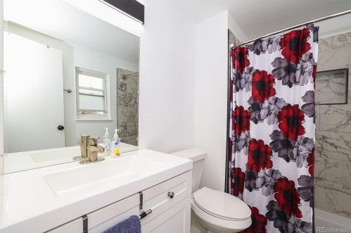 978 Salida St, Denver CO  80017-3205 exterior