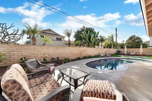 8696 La Playa Cir, Santa Ana CA 92708-5010 exterior
