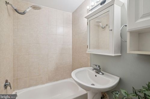 1110 Lombard St, Philadelphia PA  19147-1206 exterior