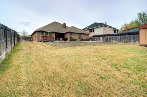 6321 Lake Side Dr, Fort Worth TX 76179 exterior