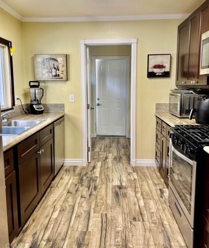 5670 Falling Leaf Ln, Riverside CA  92509-7308 exterior