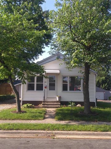 321 Thomas St, Roxana, IL 62084-1028