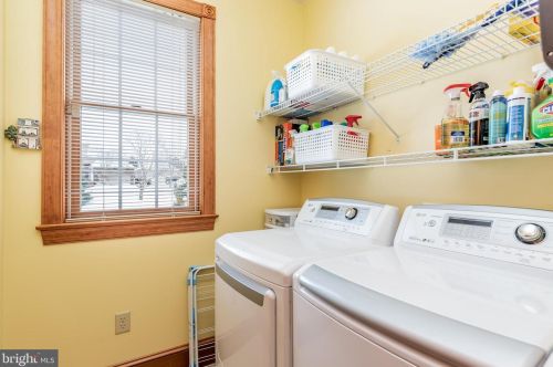 5 Linden Dr, Carlisle PA 17015-6906 exterior