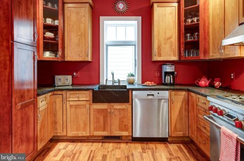 41 Friends Ave, Haddonfield NJ 08033-1500 exterior