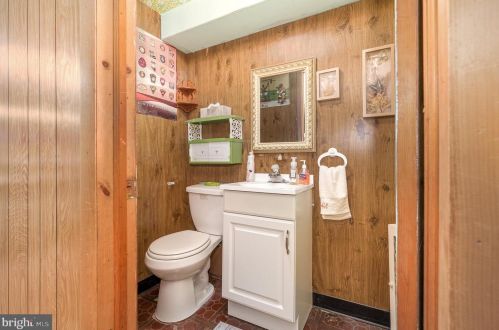 4945 Berkley St, Harrisburg, PA 17109-4506