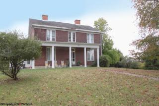 889 Riverview Dr, Morgantown WV  26505-4633 exterior