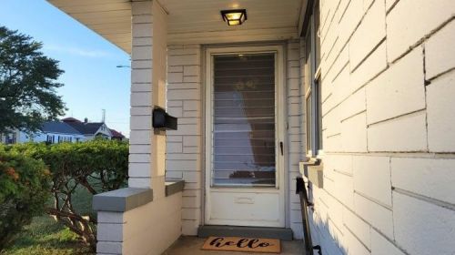 6935 Marshall Ave, Hammond, IN 46323-2114