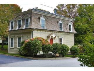 27 Higgins St, Smithfield, RI 02917-4015