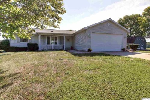 966 Maple Ridge Dr, Adams, IL 62347-9636