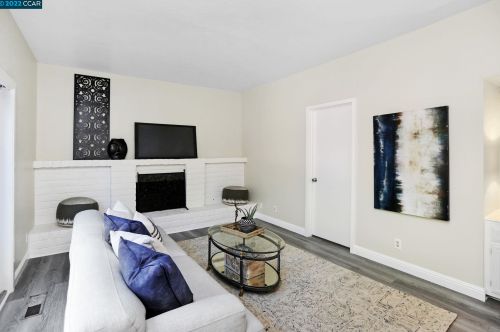 2945 Frayne Ln, Concord CA  94518-2215 exterior