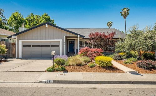 238 Pheasant Dr, Healdsburg, CA 95448-3248