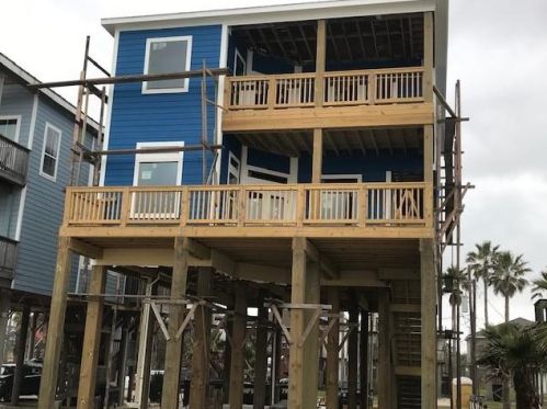 11205 Bernice Dr, Galveston, TX 77554-8756