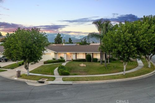 425 Winston Way, Upland, CA 91786-2323