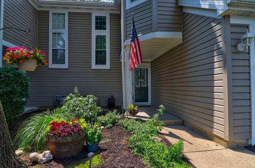394 Wexford Ct, Carol Stream, IL 60188-4829