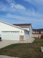 2512 Amber Valley Ct, Fargo, ND 58104-8665