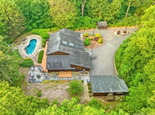 14 Boehm Cir, Huntington, CT 06484-3401