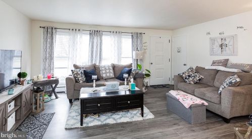 2 Doris Dr, Lancaster, PA 17602-1420