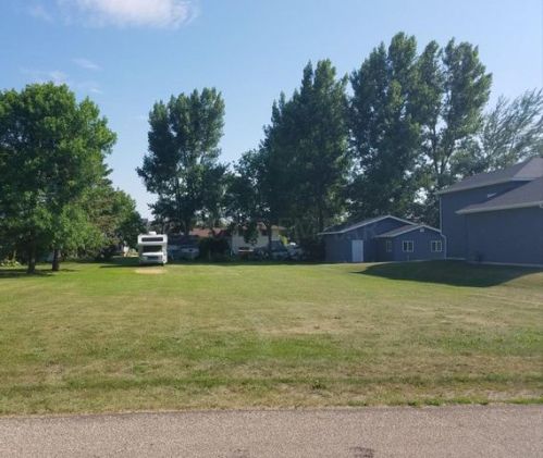 192 3rd St, Casselton, ND 58012-3113