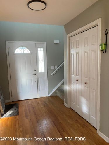 28 Cedar Ave, Middletown, NJ 07748-5806