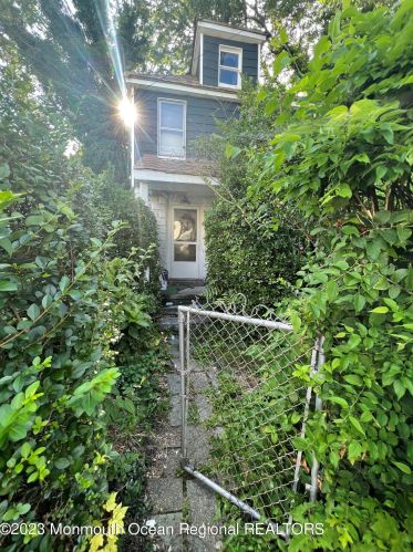 13 Borden Ave, Tinton Falls, NJ 07712-6712