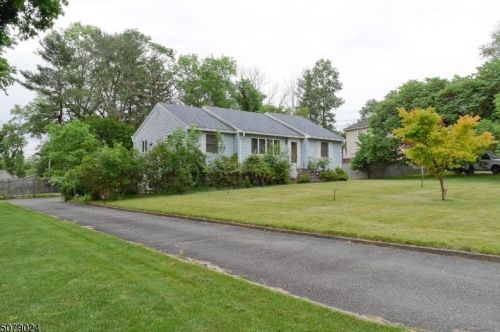 4 Academy Dr, Whippany, NJ