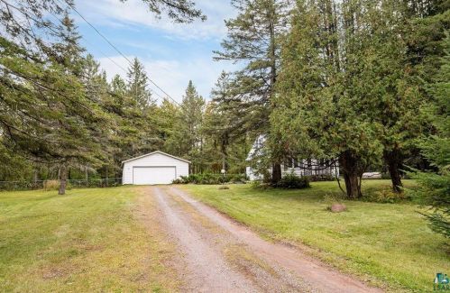 28 Riverside Rd, Esko, MN 55733-9640
