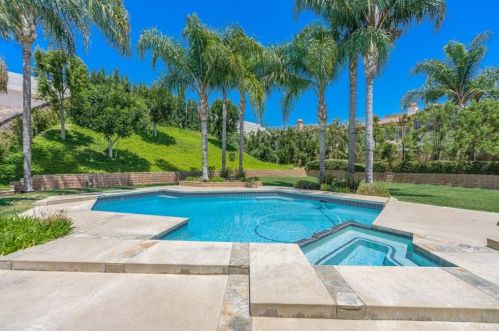 8198 Woodsboro Ave, Anaheim CA  92807-2519 exterior