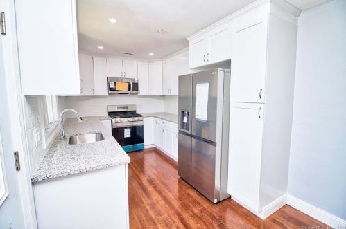 5 Walnut Ave, Huntington CT  06484-2913 exterior