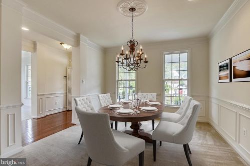 7112 Ayers Meadow Ln, Springfield VA  22150-4915 exterior