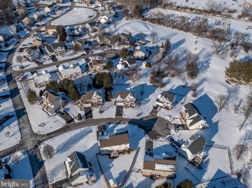 41 Cypress Point Ct, Charles Town WV  25414-3928 exterior