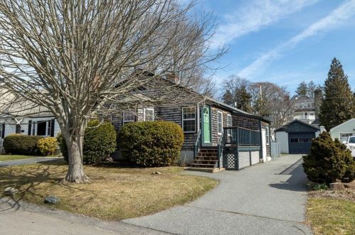44 Keeher Ave, Middletown, RI 02840-2320