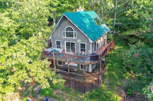 175 Quarter Cir, Ellijay, GA 30540-7243