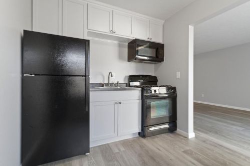 10840 Rockford Rd, Minneapolis, MN 55442-2880