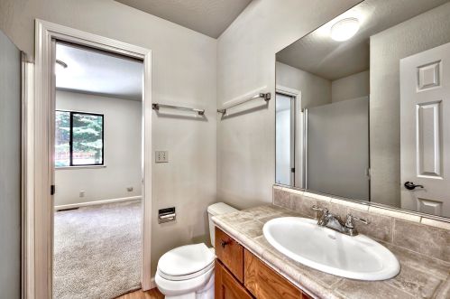 10704 Jeffrey Way, Truckee CA  96161-2520 exterior