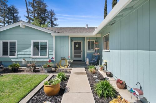 2139 Garden Ln, Turlock, CA 95382-2389