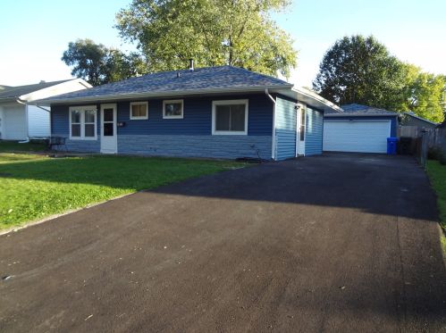 1911 Cherokee Rd, Carpentersville, IL 60110-1260