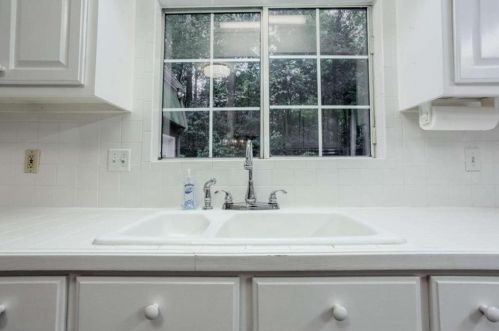 285 Glen Lake Dr, Atlanta GA  30327-4819 exterior