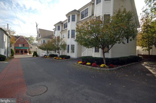 6 Torrey Ln, Princeton NJ 08542-3231 exterior